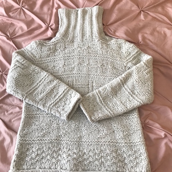 Women’s MODA International Turtleneck Sweater - Picture 6 of 7